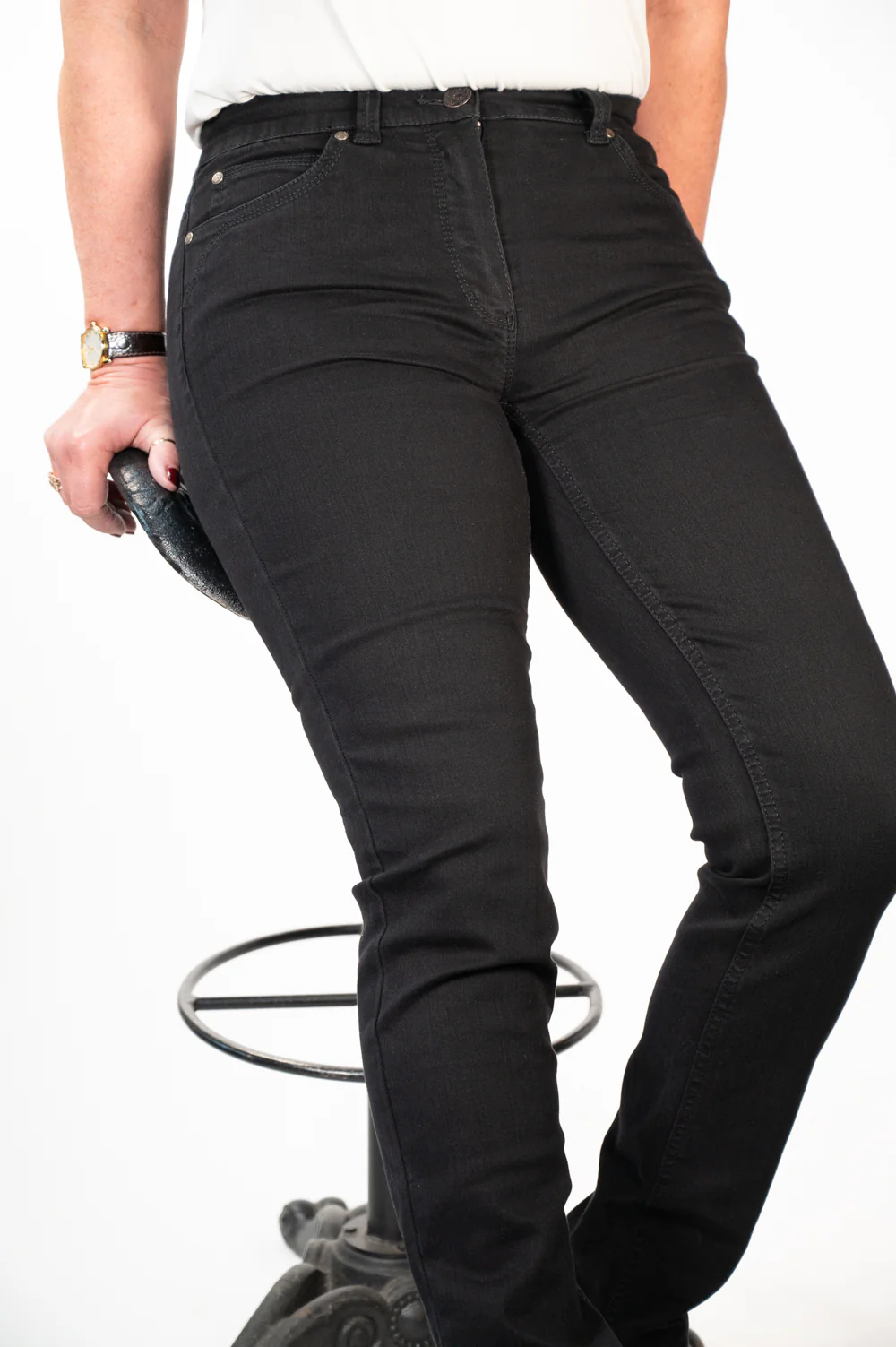 Magic Stretch Slim Fit Jeans (1975) - Black | Anna Montana - Image 4