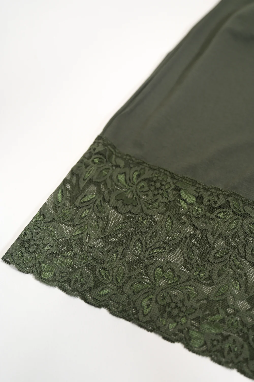Extra Large Lace Hem Vest Top - Image 22