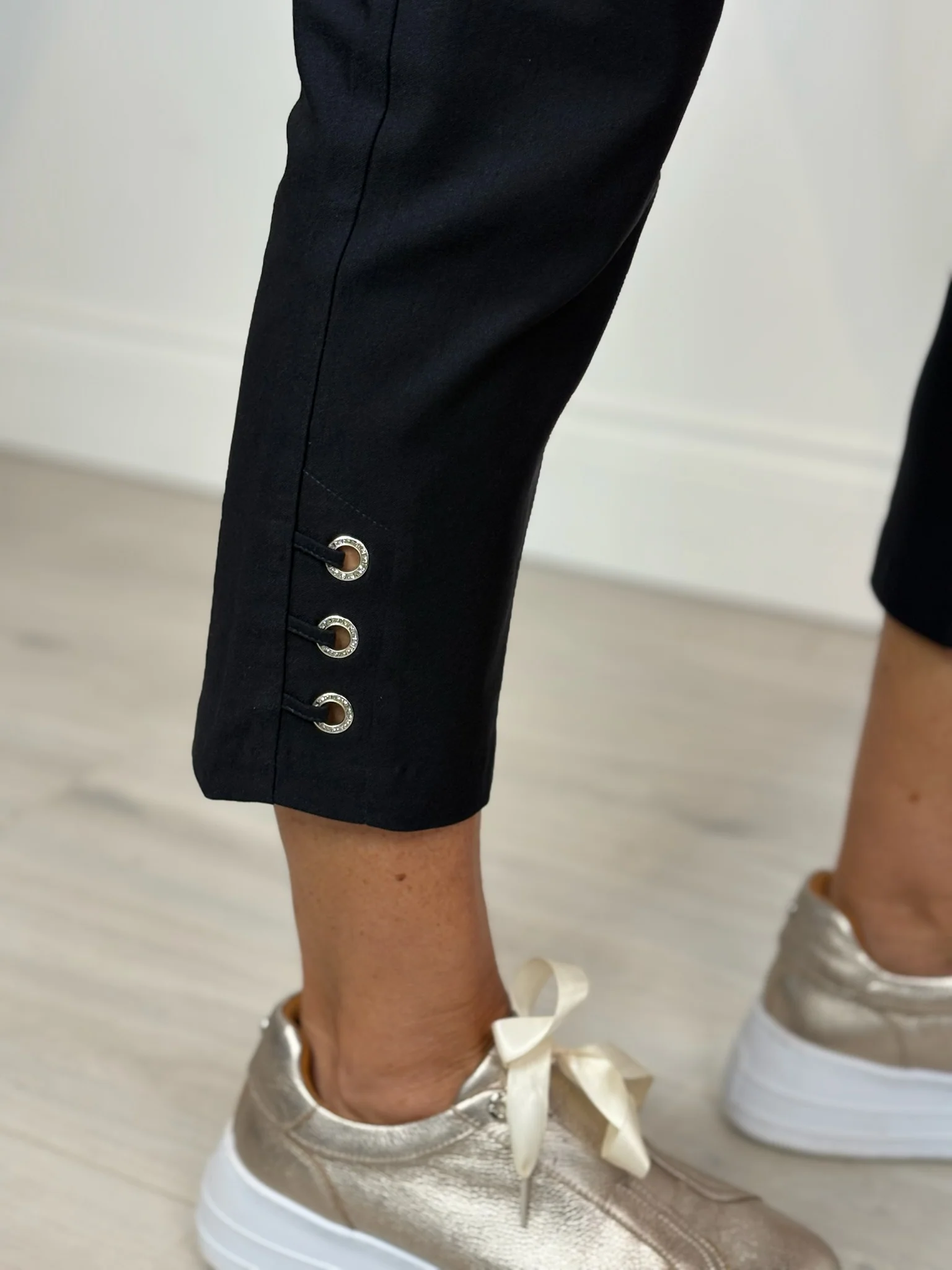 Figure Sculpting Crop Trouser - PINNS - 408C | Dark Navy - Image 4