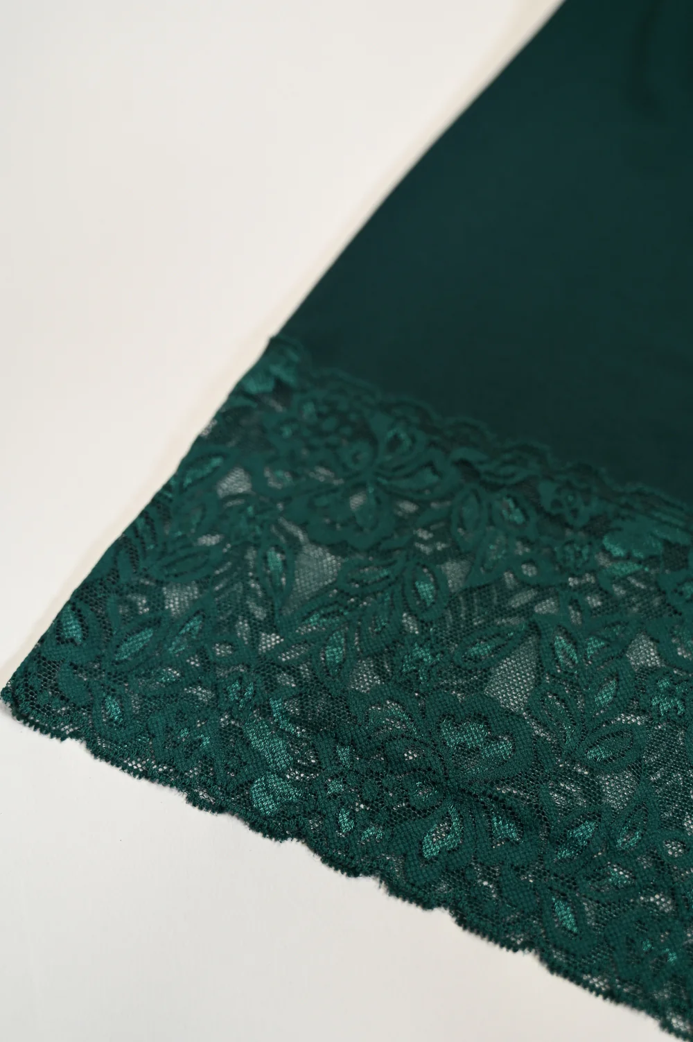 Medium Long Sleeve Lace Hem Vest Top - Image 11